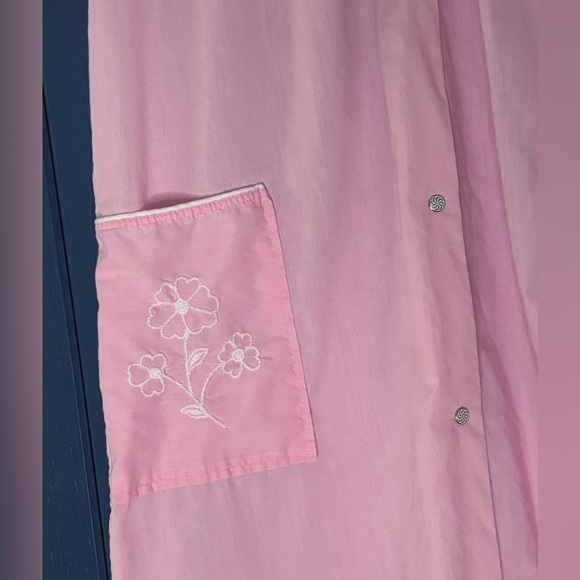 Vintage Pink House Coat Robe Peter Pan Collar Size Medium Snap Closure Twee - Picture 2 of 5